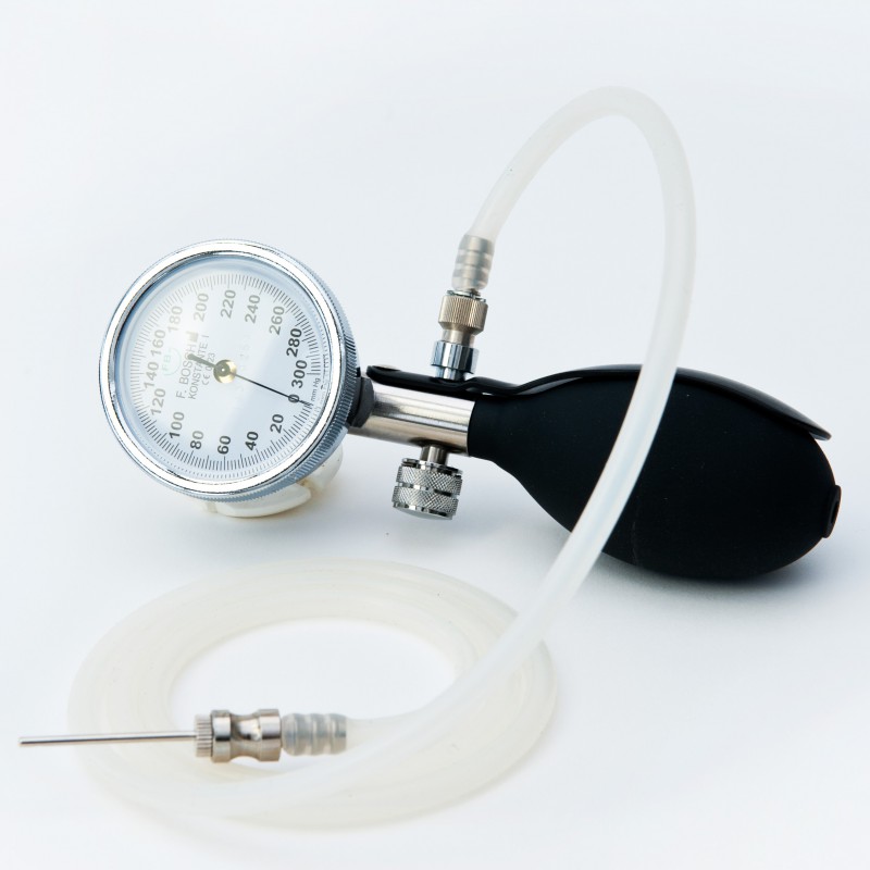 Handpump med manometer